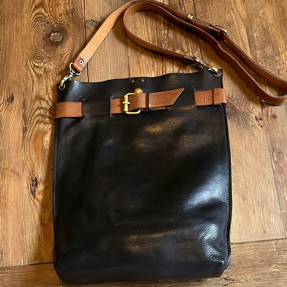 QISABAGS Black Leather Crossbody Satchel